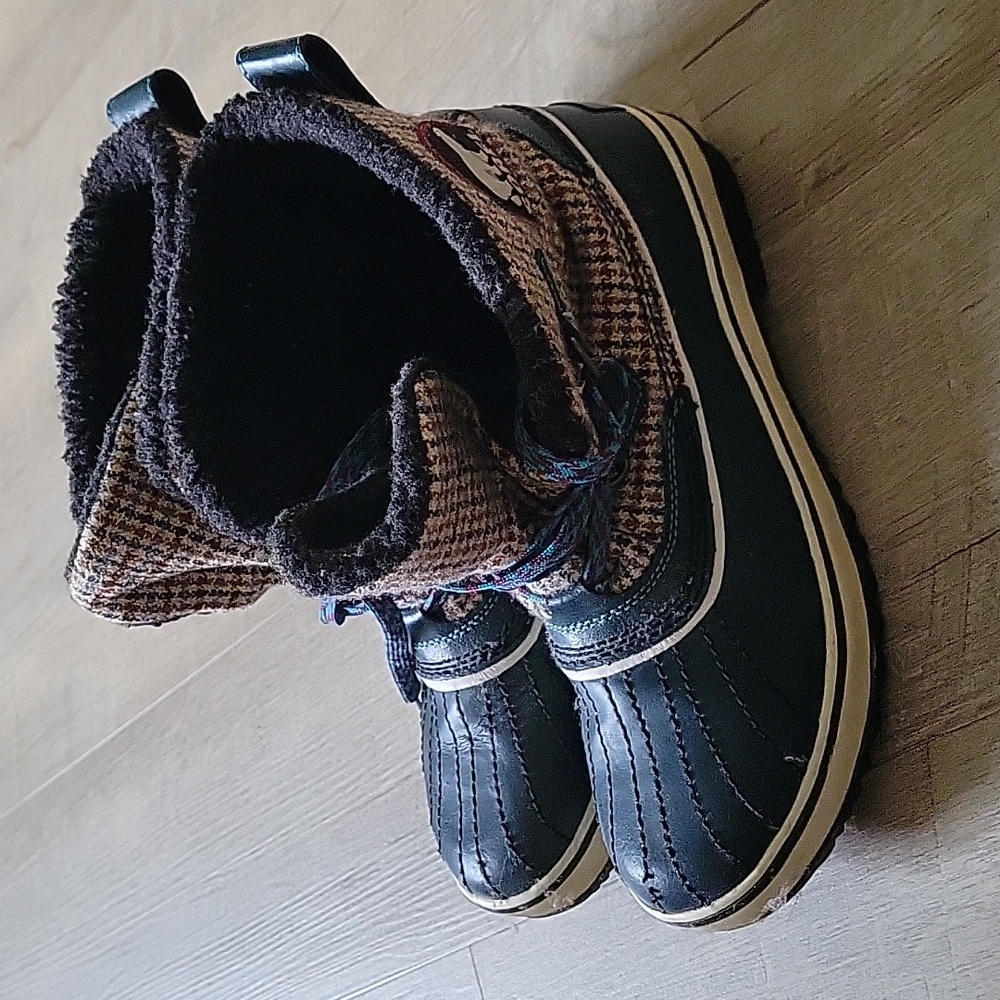 Sorel snow boots size 9